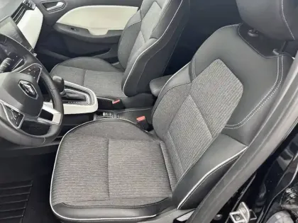 Photo 38 Renault Clio  E-Tech full hybrid 145