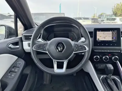Photo 8 Renault Clio  E-Tech full hybrid 145