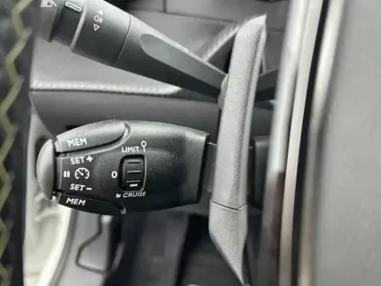 Photo 19 Peugeot 208  Electrique 50 kWh 136ch