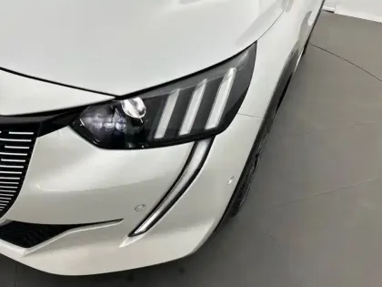 Photo 15 Peugeot 208  Electrique 50 kWh 136ch