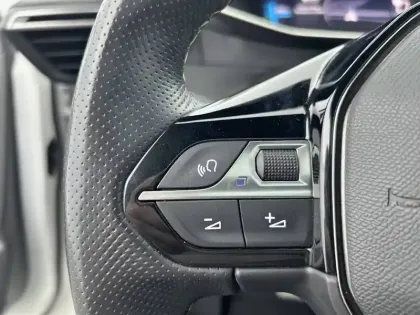 Photo 17 Peugeot 208  Electrique 50 kWh 136ch