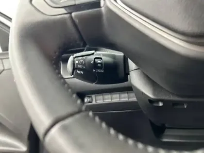 Photo 18 Peugeot 208  Hybrid 100 e-DCS6