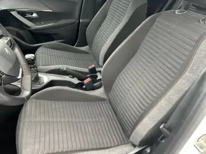 Photo 10 Peugeot 2008  PureTech 100 S&S BVM6