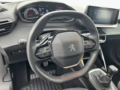 Photo 8 Peugeot 2008  PureTech 100 S&S BVM6