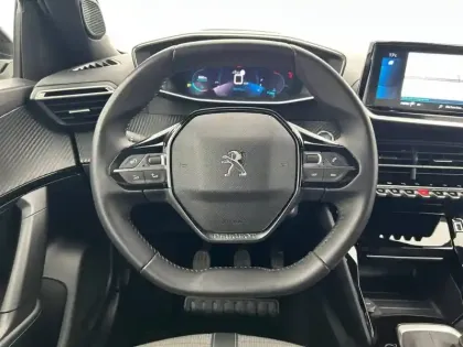 Photo 8 Peugeot 2008  PureTech 130 S&S BVM6