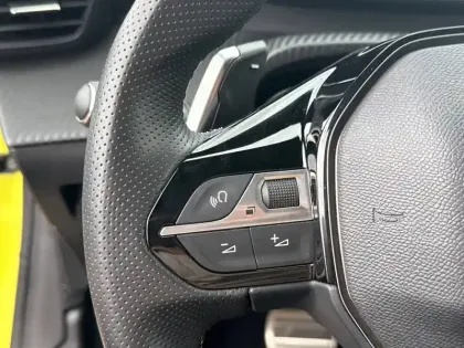 Photo 17 Peugeot 208  Hybrid 100 e-DCS6
