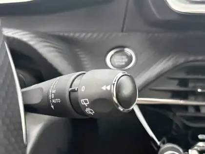 Photo 30 Peugeot 208  Hybrid 100 e-DCS6