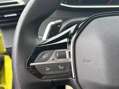 Photo 23 Peugeot 208  Hybrid 100 e-DCS6