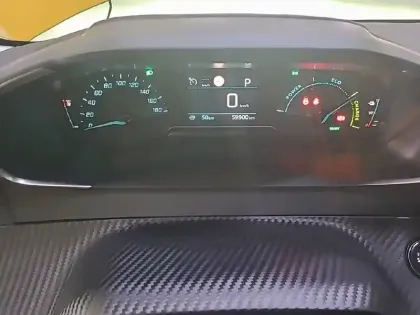 Photo 31 Peugeot 208  Electrique 50 kWh 136ch