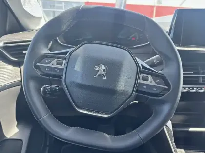 Photo 8 Peugeot 208  Electrique 50 kWh 136ch