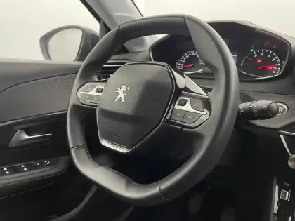 Photo 28 Peugeot 208  PureTech 100 S&S BVM6