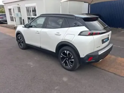 Photo 6 Peugeot 2008  PureTech 130 S&S EAT8