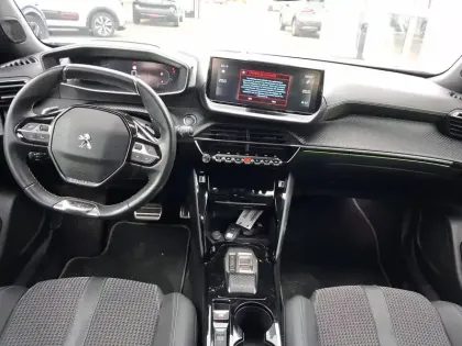 Photo 10 Peugeot 2008  PureTech 130 S&S EAT8
