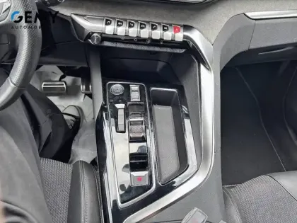 Photo 14 Peugeot 5008  Hybrid 136 e-DCS6
