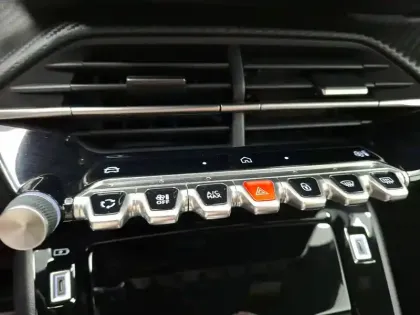 Photo 25 Peugeot 208  Hybrid 110 e-DCS6