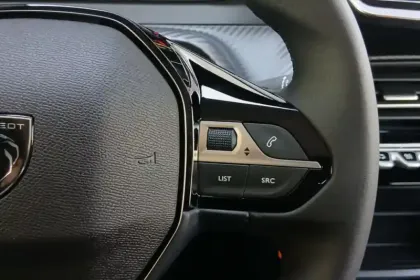 Photo 23 Peugeot 208  Hybrid 110 ch e-DCS6