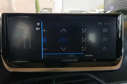 Photo 25 Peugeot 2008  Hybrid 136 e-DCS6