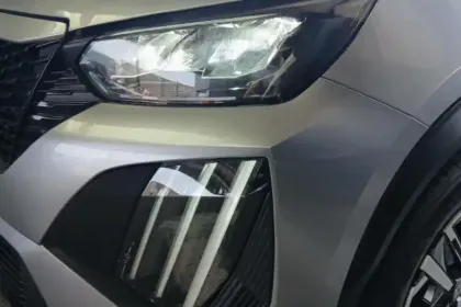 Photo 31 Peugeot 2008  Hybrid 136 e-DCS6