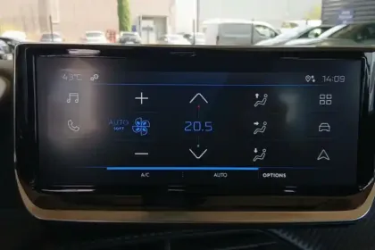 Photo 16 Peugeot 2008  Hybrid 136 e-DCS6