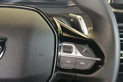 Photo 22 Peugeot 2008  Hybrid 136 e-DCS6