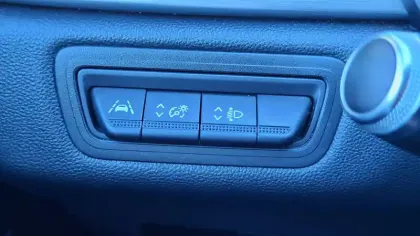 Photo 33 Renault Captur  TCe 140 EDC - 21