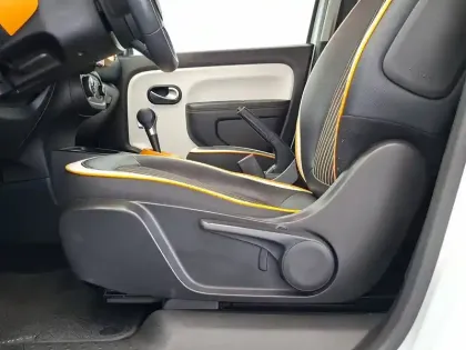Photo 29 Renault Twingo  III E-Tech