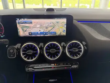 Photo 8 Mercedes GLA  200 d 8G-DCT