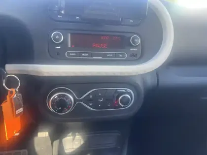 Photo 23 Renault Twingo  III E-Tech