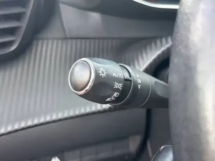 Photo 20 Peugeot 208  PureTech 100 S&S BVM6