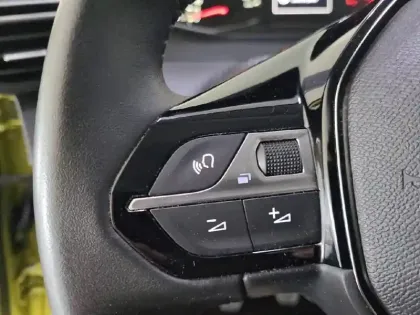 Photo 46 Peugeot 208  PureTech 100 S&S BVM6