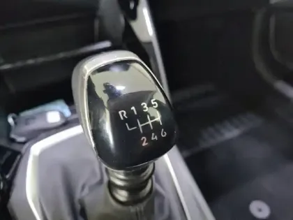 Photo 33 Peugeot 208  PureTech 100 S&S BVM6