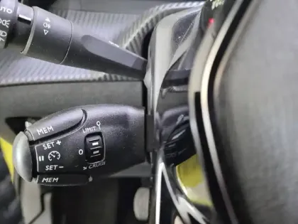 Photo 45 Peugeot 208  PureTech 100 S&S BVM6