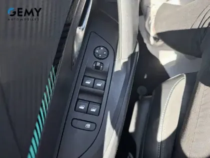 Photo 11 Peugeot 2008  PureTech 100 S&S BVM6