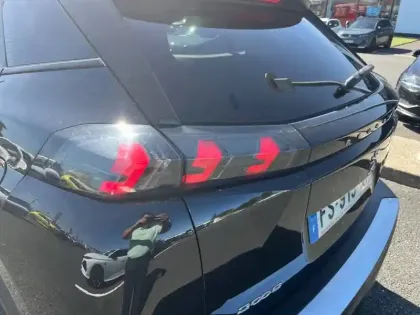 Photo 16 Peugeot 2008  PureTech 130 S&S EAT8