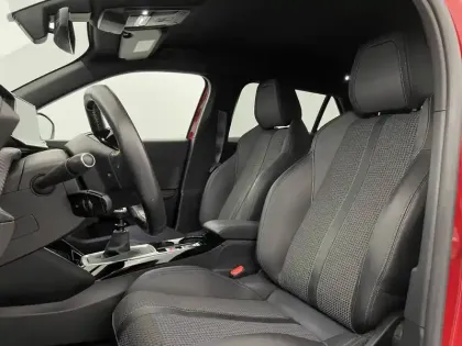 Photo 13 Peugeot 2008  PureTech 130 S&S BVM6