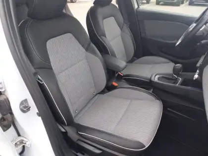 Photo 13 Renault Clio  E-Tech full hybrid 145