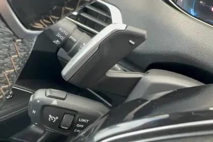 Photo 23 Peugeot 3008  Hybrid 225 e-EAT8