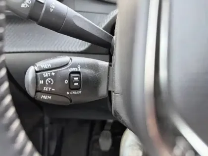 Photo 19 Peugeot 208  PureTech 75 S&S BVM5