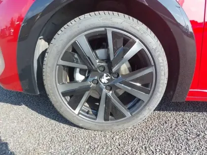 Photo 12 Peugeot 208  PureTech 130 S&S EAT8