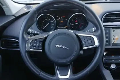 Photo 18 Jaguar F-Pace  2.0 D - 180 ch AWD BVA8
