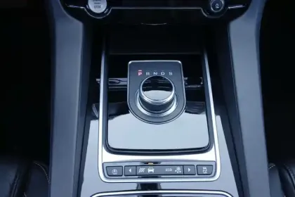 Photo 20 Jaguar F-Pace  2.0 D - 180 ch AWD BVA8