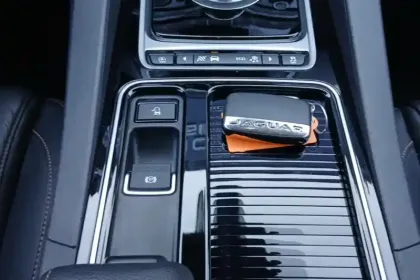 Photo 21 Jaguar F-Pace  2.0 D - 180 ch AWD BVA8