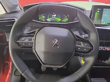 Photo 15 Peugeot 208  PureTech 100 S&S BVM6