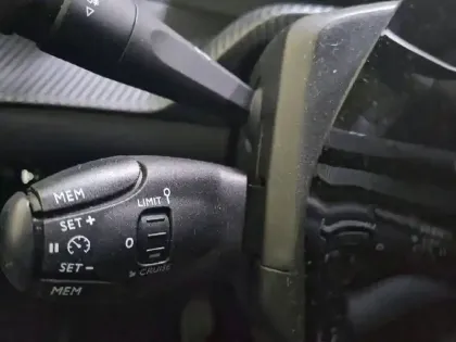 Photo 31 Peugeot 208  PureTech 100 S&S BVM6