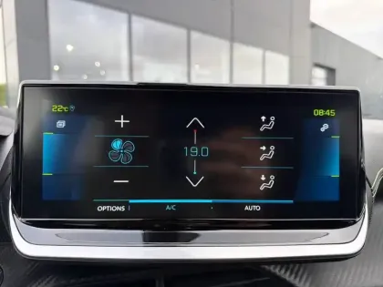 Photo 24 Peugeot 2008  Electrique 136 ch
