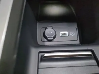 Photo 24 Peugeot 308  SW Plug-in Hybrid 195 ch e-DCS7