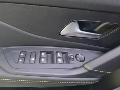 Photo 29 Peugeot 308  SW Plug-in Hybrid 195 ch e-DCS7