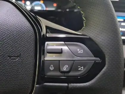 Photo 27 Peugeot 308  SW Plug-in Hybrid 195 ch e-DCS7