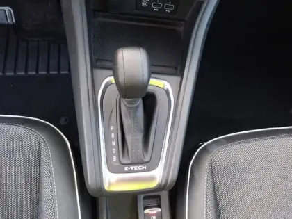 Photo 12 Renault Captur  E-Tech full hybrid 145