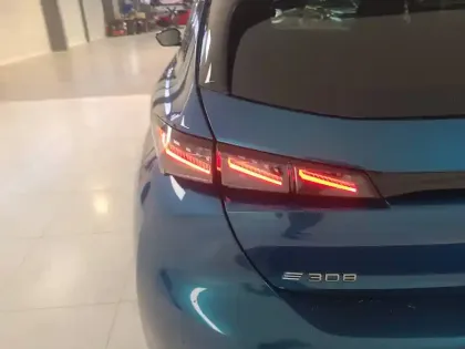 Photo 22 Peugeot 308  Electrique 54 kWh 156ch